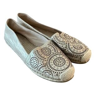 Vince Camuto Dalmi Metallic Gold Leather Laser Cut Espadrille Flats Shoes 9M 39